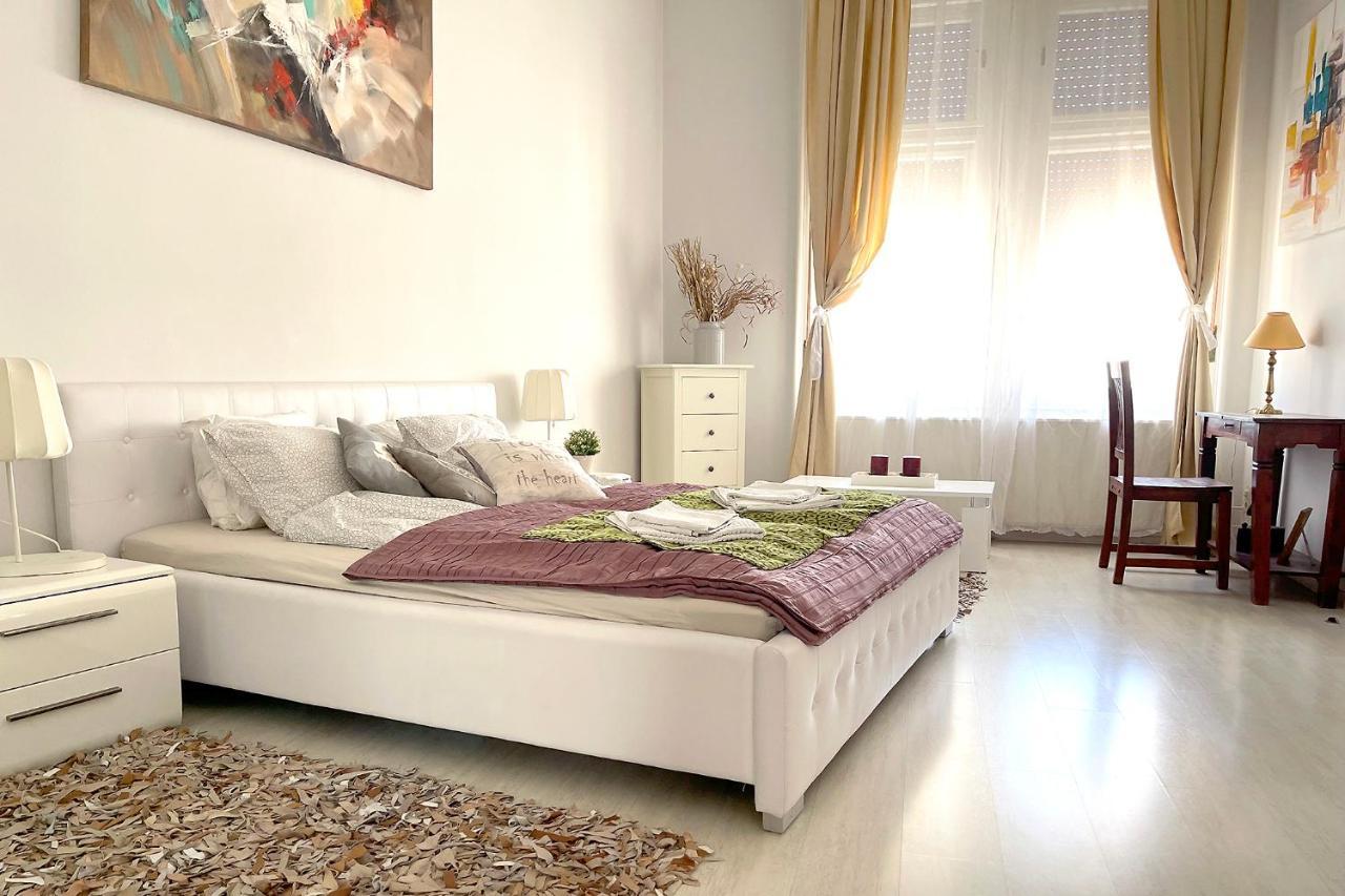 Elegant 125M2 Apartment In Center Of Budapest Ngoại thất bức ảnh
