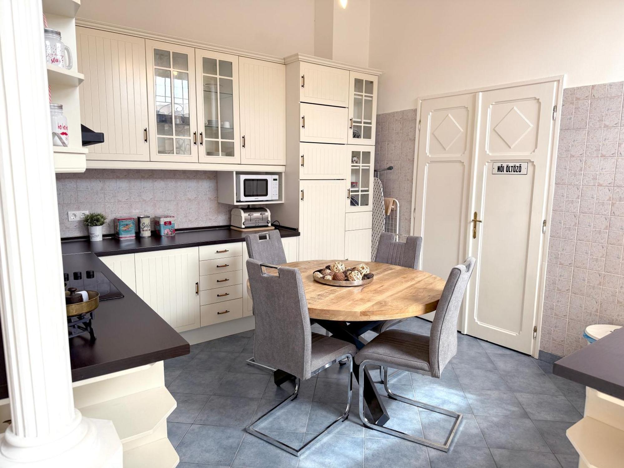 Elegant 125M2 Apartment In Center Of Budapest Ngoại thất bức ảnh